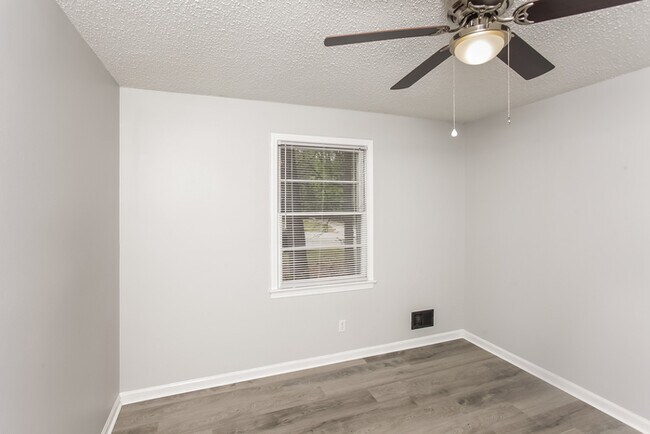 Building Photo - 101 Serpentine Rd