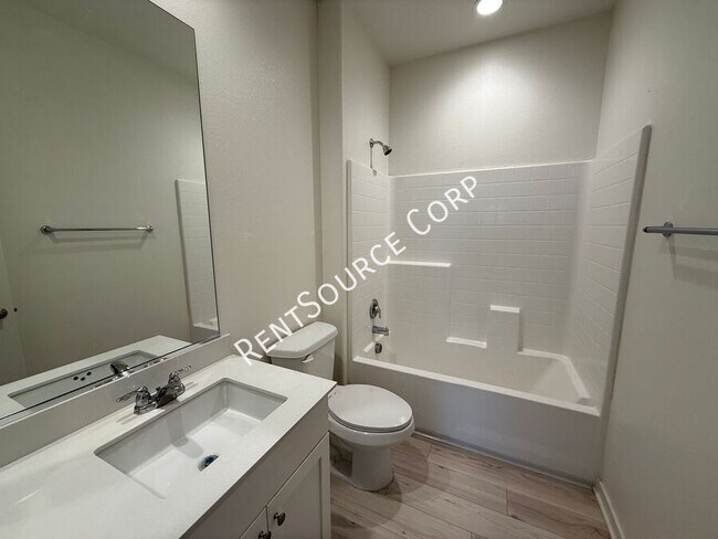 Building Photo - 3717 Santa Monica Ct