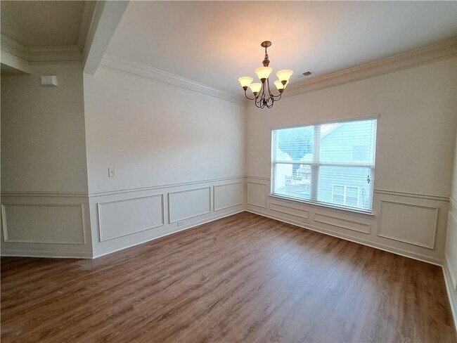 Building Photo - 867 Pine Ln