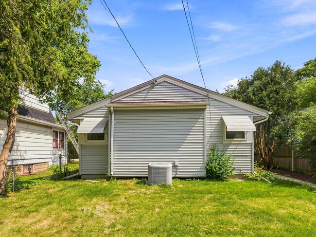 Building Photo - 4913 N Navajo Ave