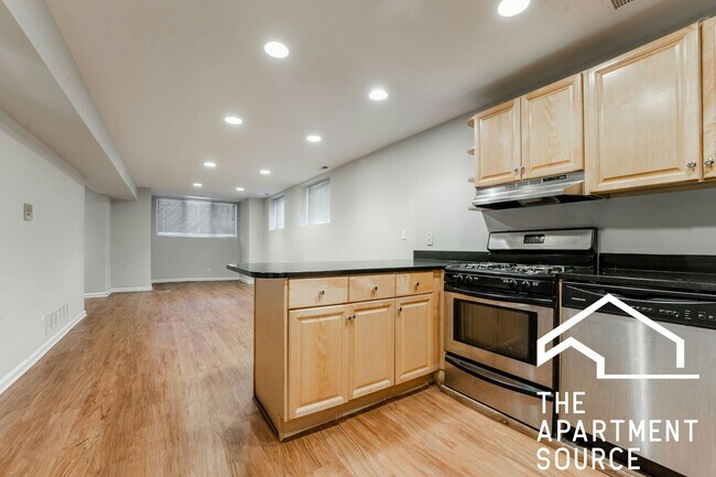 Building Photo - 3216 N Racine Ave