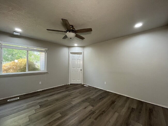 Building Photo - 1754 N Veridian Ave