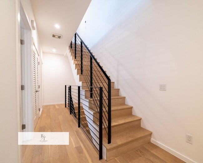 Building Photo - Elegant 3 Bedroom / 2.5 Bathroom Home in LA