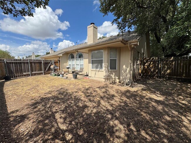 Building Photo - 1015 Thackeray Ln