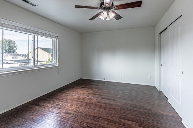 Building Photo - Beautiful home near Clark Lake Park!
