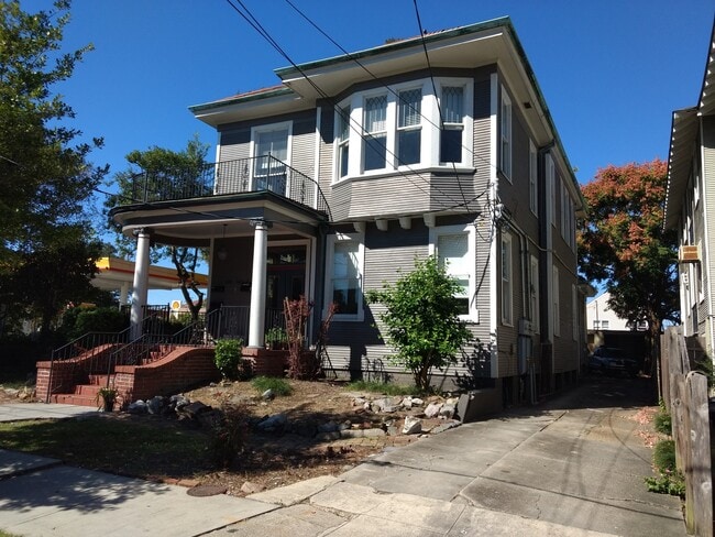Building Photo - 121 N St Patrick St