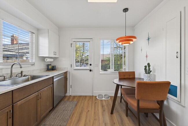 Building Photo - Welcome to Reno Nevada’s Biggest Little BnB !!