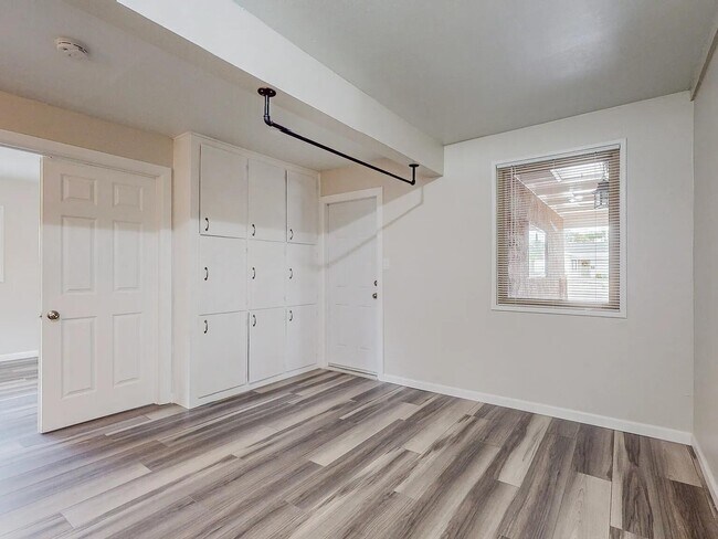 Building Photo - 1701 Hoffman Dr NE