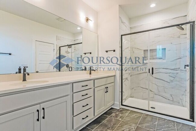 Building Photo - Three- Stories End Unit Town Home | Entry ...