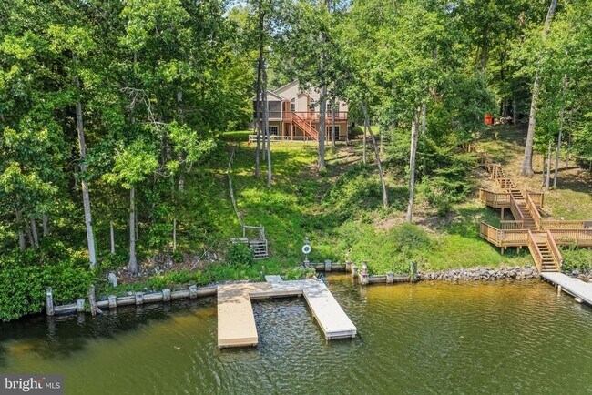 Building Photo - 686 Lake Caroline Dr