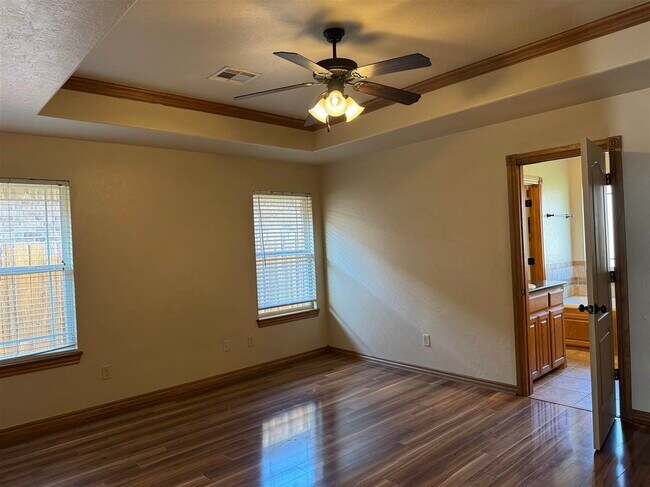 Building Photo - 2310 SW 45th St