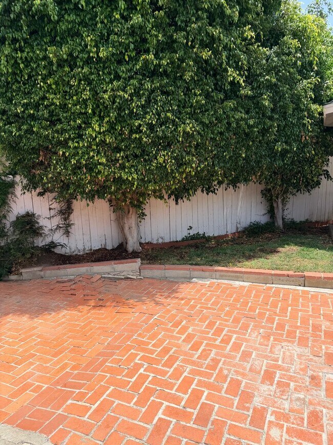 Building Photo - 4 Bedroom + Office or Optional 5th Bedroom Home in Chula Vista