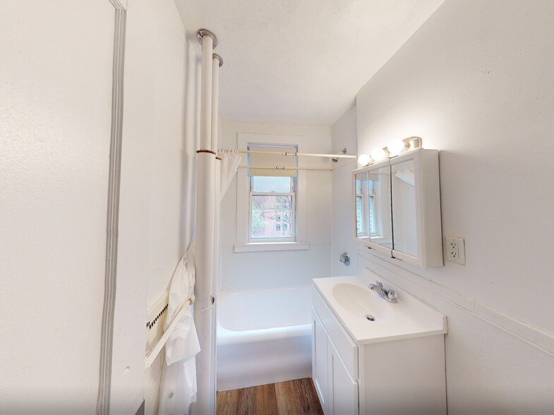 Building Photo - 1622 Commonwealth Ave