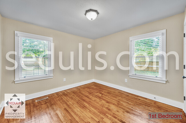 Building Photo - 1125 Crull Dr