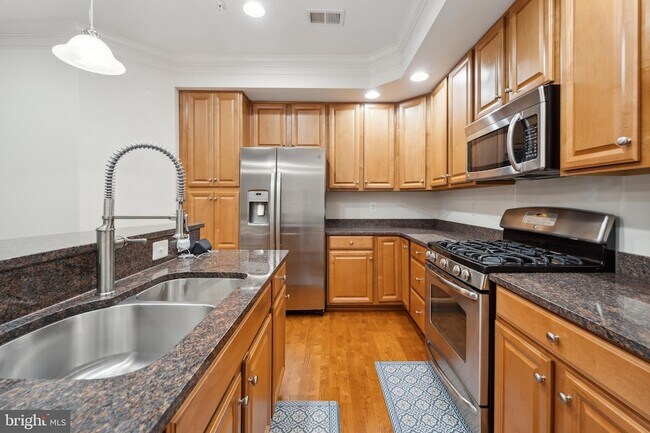 Building Photo - 5722 Callcott Way