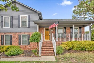 Building Photo - 1931 Daphne Cir