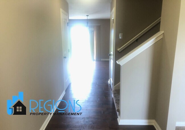 Building Photo - Beautiful 5BR 3.5 bathroom house in North East Normal. Large fenced in back yard.