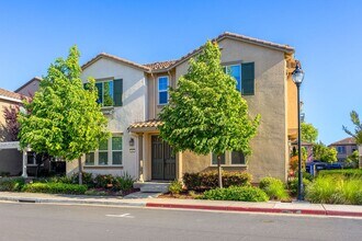 Building Photo - 5Bed/3Ba Home in Quiet Hayward Community w...