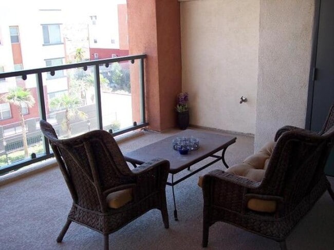 Building Photo - Luxury one bedroom south of the strip!