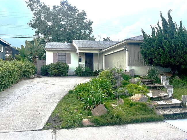 Building Photo - 2BR 1BA Allied Gardens Home - Hardwood Floors, Washer/Dryer, 2 Car Garage, HUGE backyard, 2 Pets ...