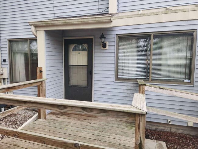 Building Photo - 926 Breezewood Cir