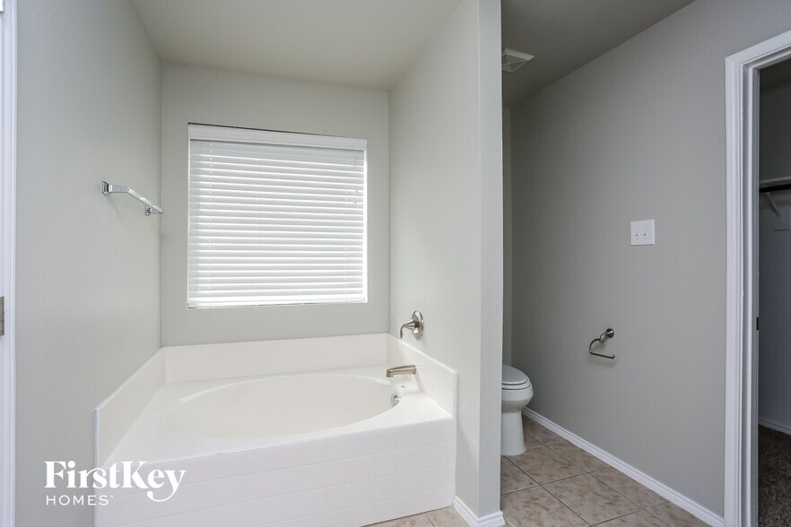 Building Photo - 10460 Winding Passage Way