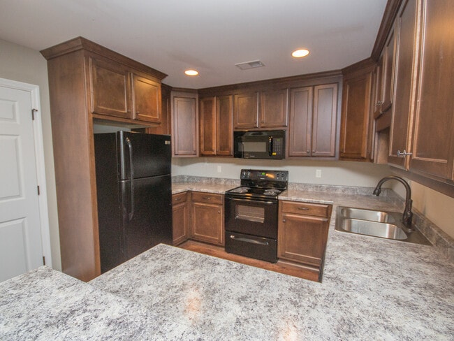 Building Photo - 25260 Everblake Dr