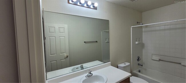Building Photo - 9229 Millikan Ave