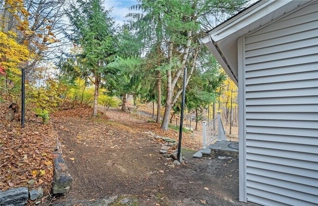 Building Photo - 346 Middlebury Rd