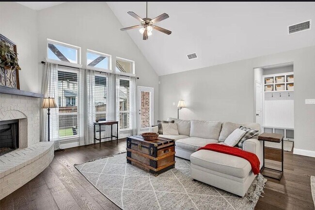 Building Photo - 14044 Falcon Ranch Dr