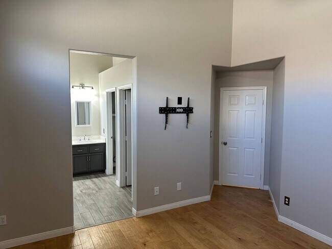 Building Photo - Single Story, Three Car Garage, Three Bedr...