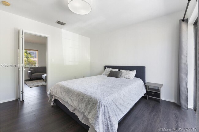 Building Photo - 345 Michigan Ave