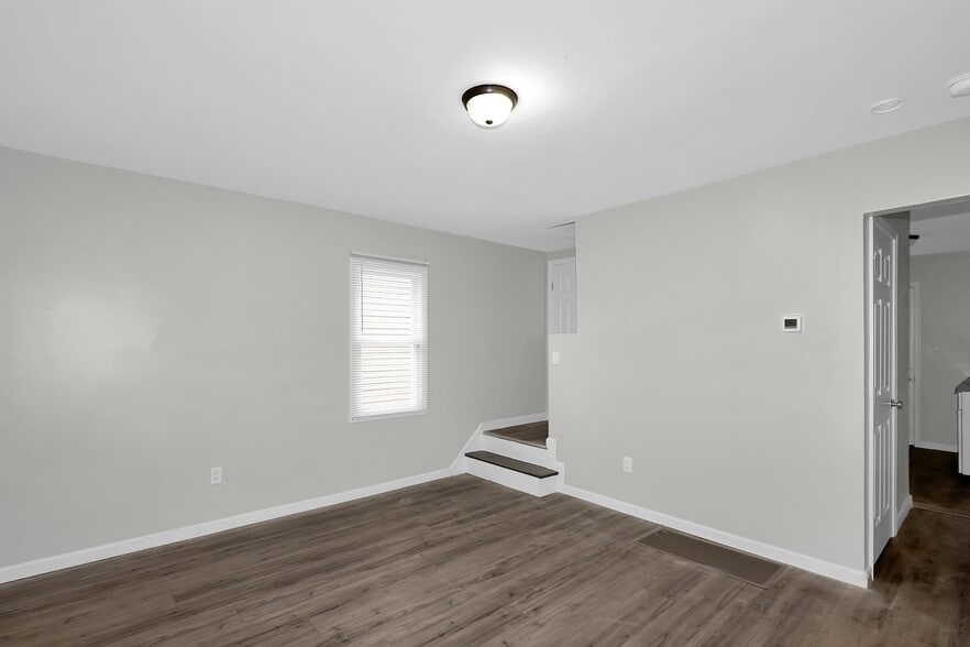 Building Photo - 1679 E Whittier St