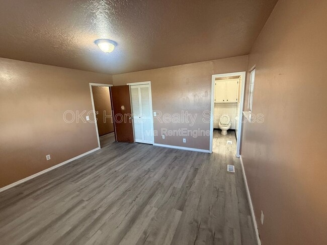 Building Photo - 118 SW 1st St