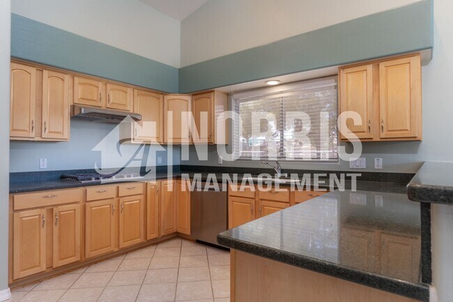 Building Photo - Beautiful Home Located in The Links