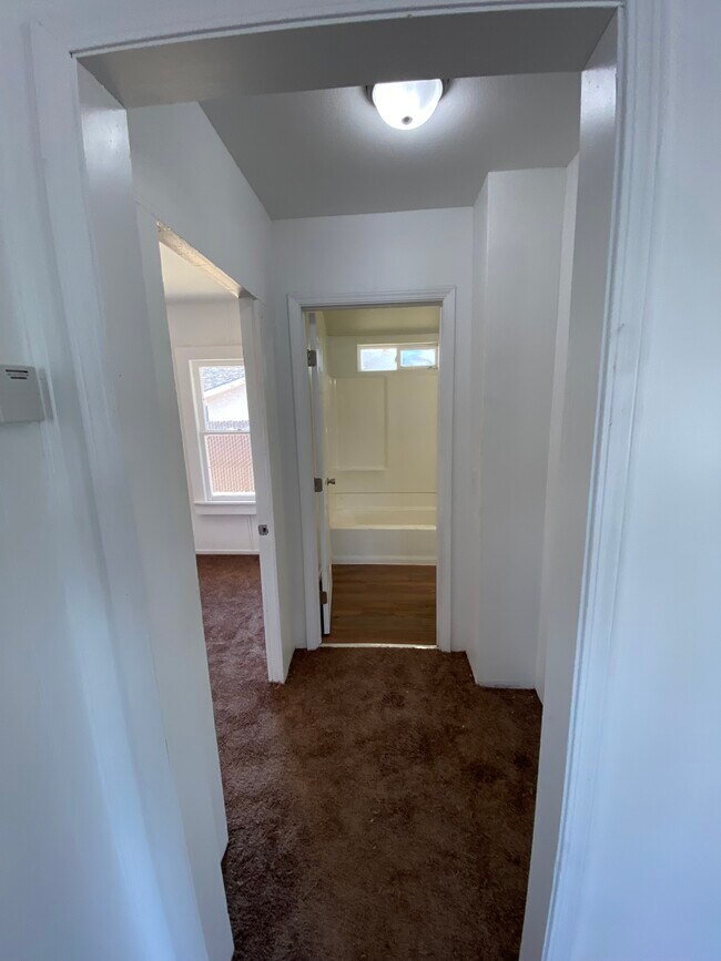 Building Photo - 131 N Villa St