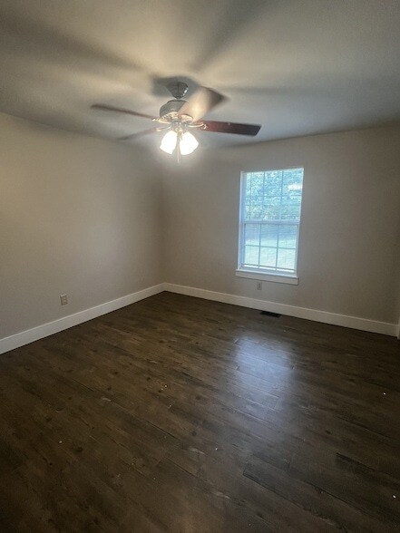 Building Photo - 1822 Carneal Ln