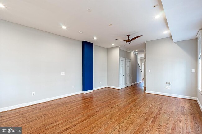 Building Photo - 10 E Reed Ave