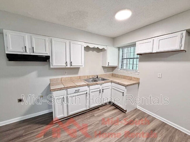 Building Photo - 3829 Walsingham Dr
