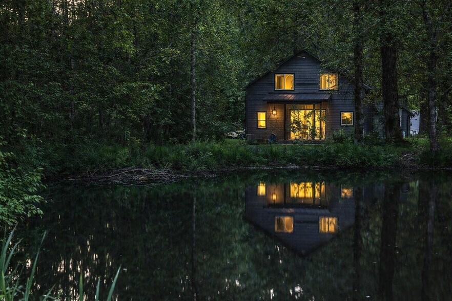 Building Photo - 235 Paradise Dr