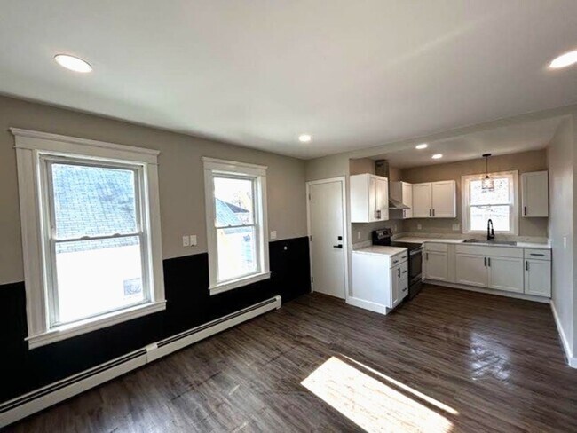 Building Photo - 34 Rutland St