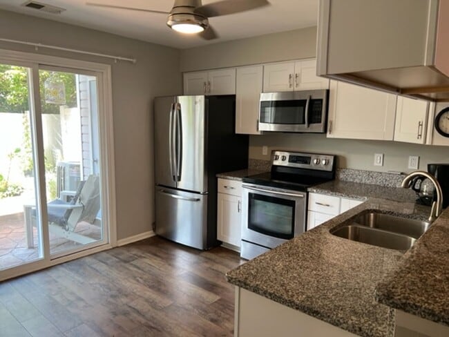 Building Photo - CHIC'S BEACH