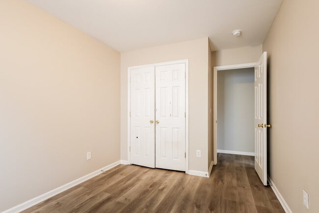 Building Photo - 9446 Dewey Dr