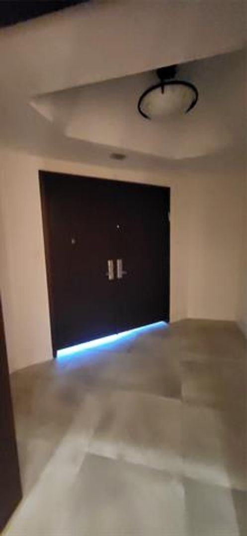 Building Photo - 2600 Island Blvd