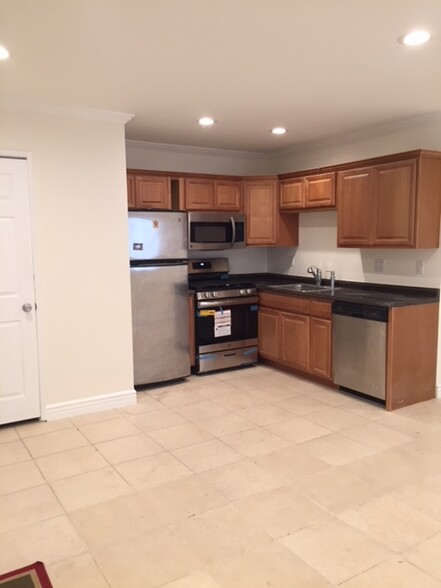 Kitchen - 6210 Calvin Ave