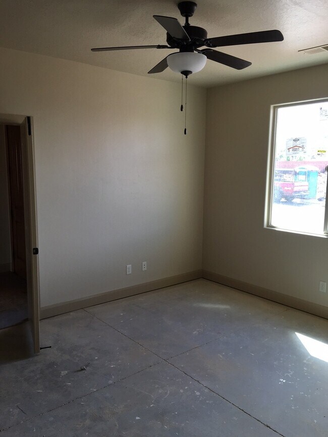 Building Photo - 2688 W 310 N