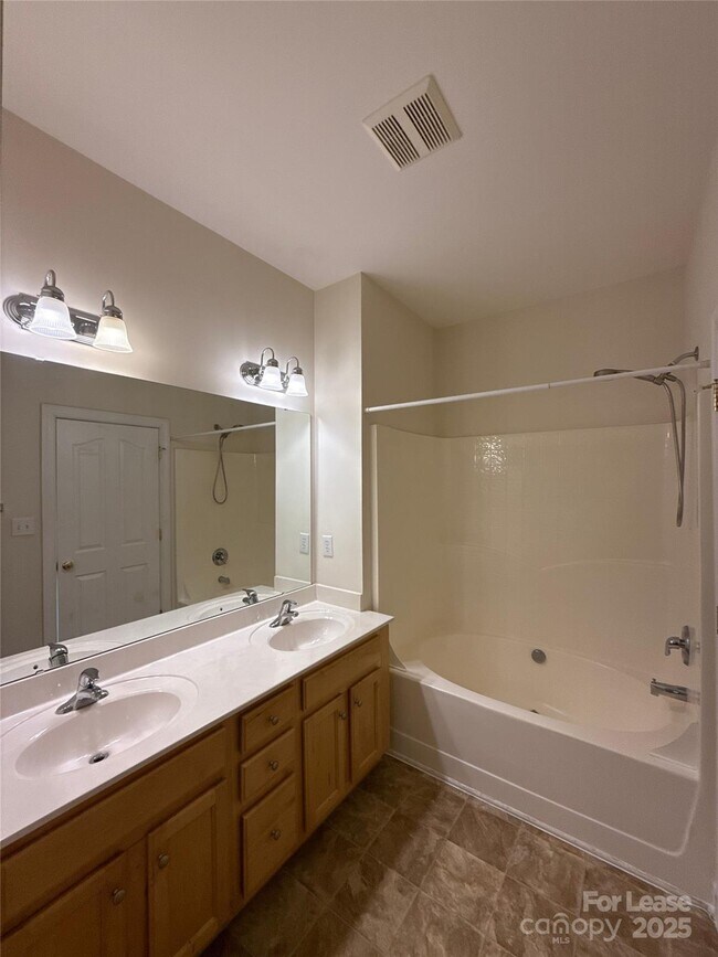 Building Photo - 15513 Goosefoot St