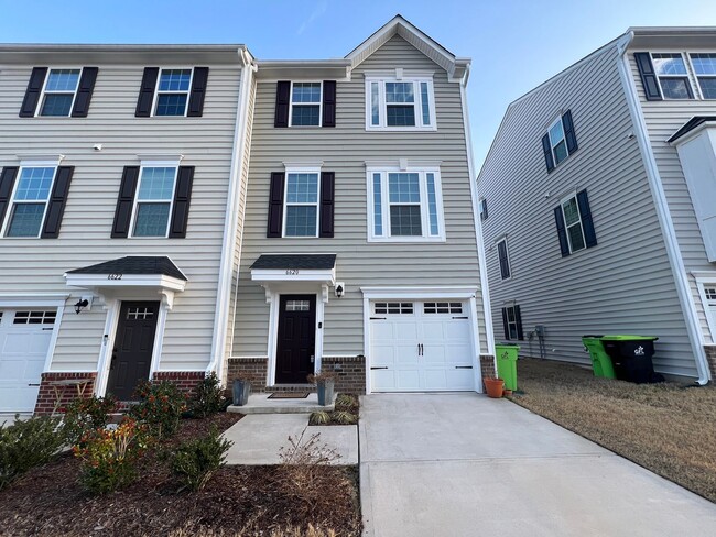 Primary Photo - Stunning 4BD, 3BA Raleigh Townhome in a Pr...