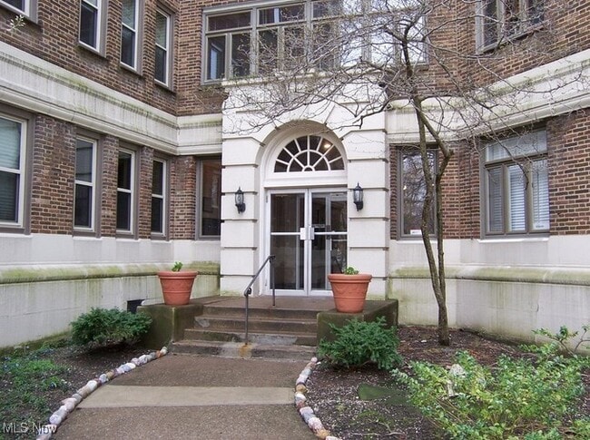 Primary Photo - 2330 Euclid Heights Blvd