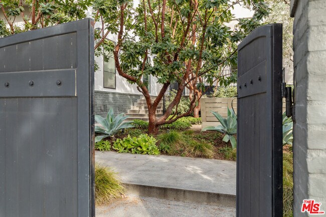 Building Photo - 100 N La Jolla Ave